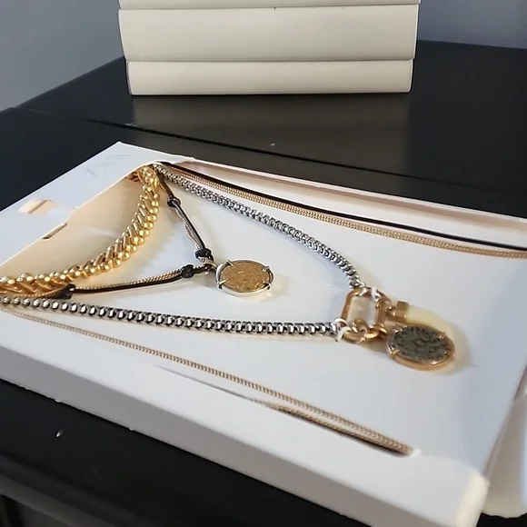 ZARA Pack of 3 Medallion Horn Neckaces - Picture 10 of 13